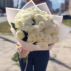 Букет из шикарной 21 белой розы