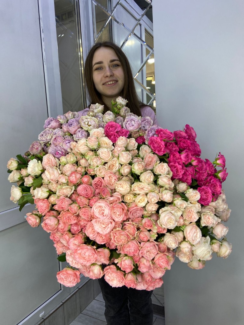 Букет из 51 кустовой розы