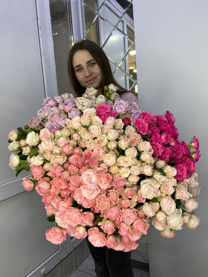 Букет из 51 кустовой розы