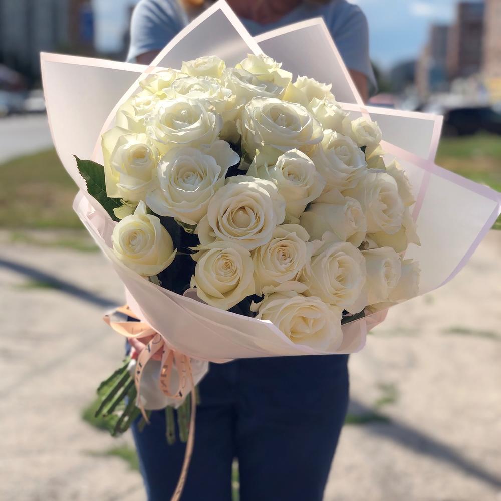 Букет из 15 шикарных белых роз